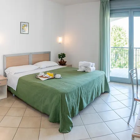 Aparthotel Altamira *