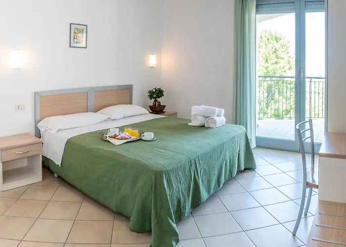 Ξενοδοχείο με διαμερίσματα Altamira 3*